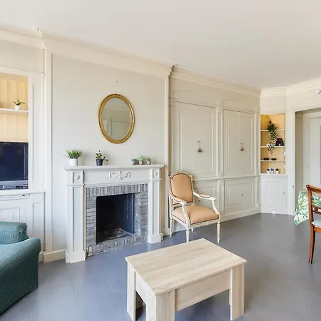Longchamp Apartment