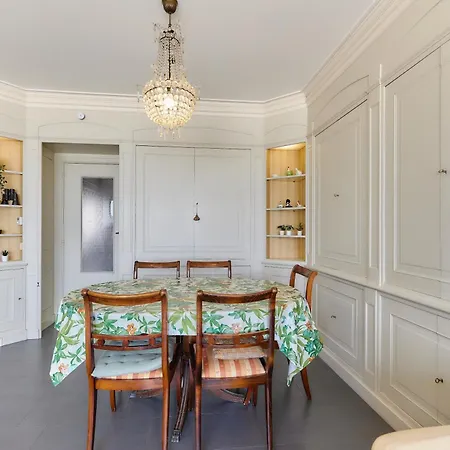 Longchamp Apartment